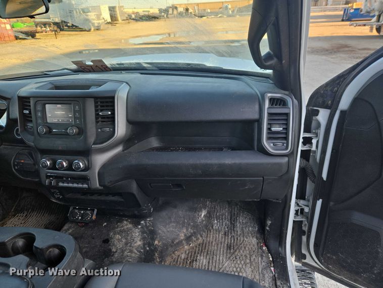 image for item ET5009 2021 RAM 3500 flatbed pickup truck