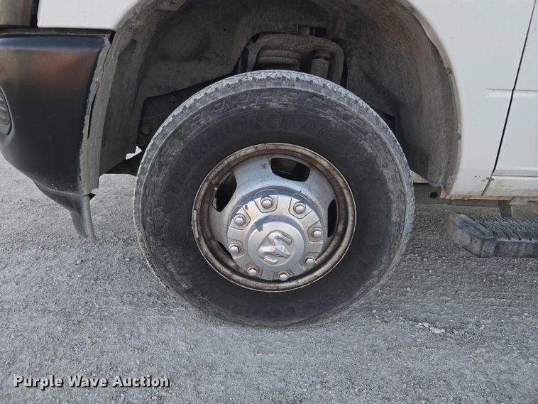 image for item ET5009 2021 RAM 3500 flatbed pickup truck