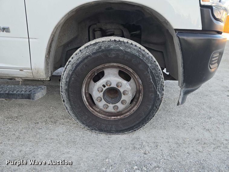 image for item ET5009 2021 RAM 3500 flatbed pickup truck