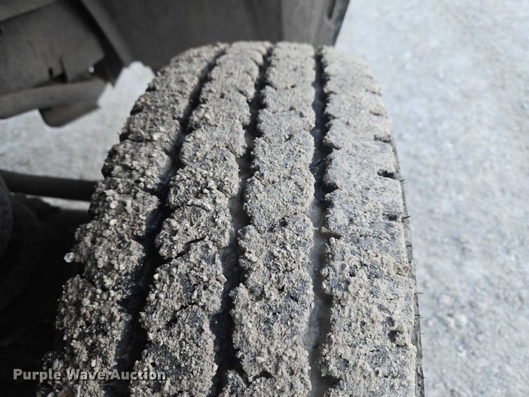 image for item ET5009 2021 RAM 3500 flatbed pickup truck