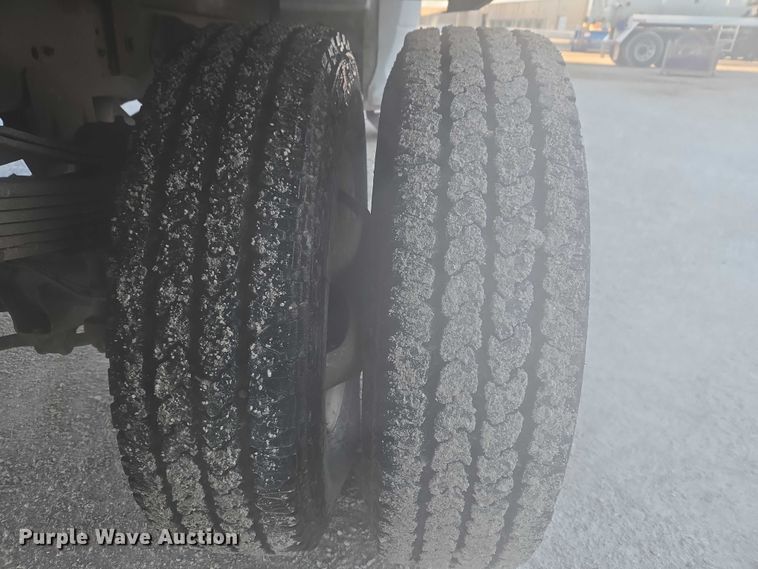 image for item ET5009 2021 RAM 3500 flatbed pickup truck