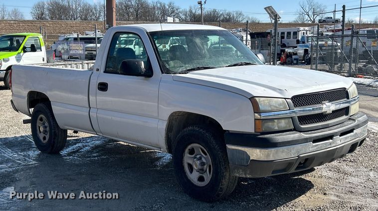 image for item ET6958 2004 Chevrolet Silverado 1500 pickup truck