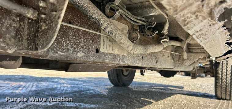 image for item ET6958 2004 Chevrolet Silverado 1500 pickup truck