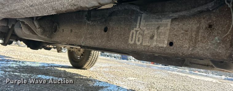 image for item ET6958 2004 Chevrolet Silverado 1500 pickup truck