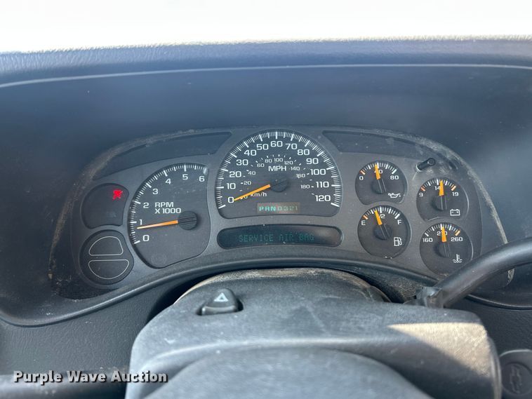 image for item ET6958 2004 Chevrolet Silverado 1500 pickup truck