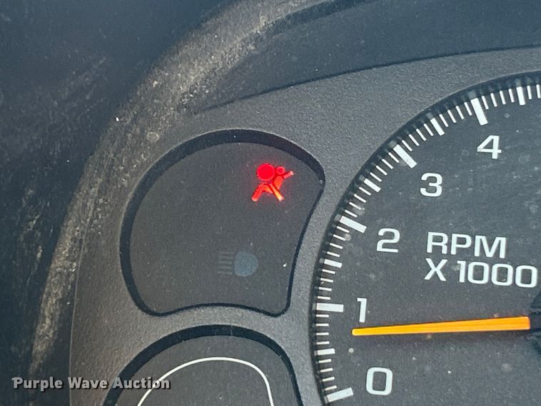 image for item ET6958 2004 Chevrolet Silverado 1500 pickup truck