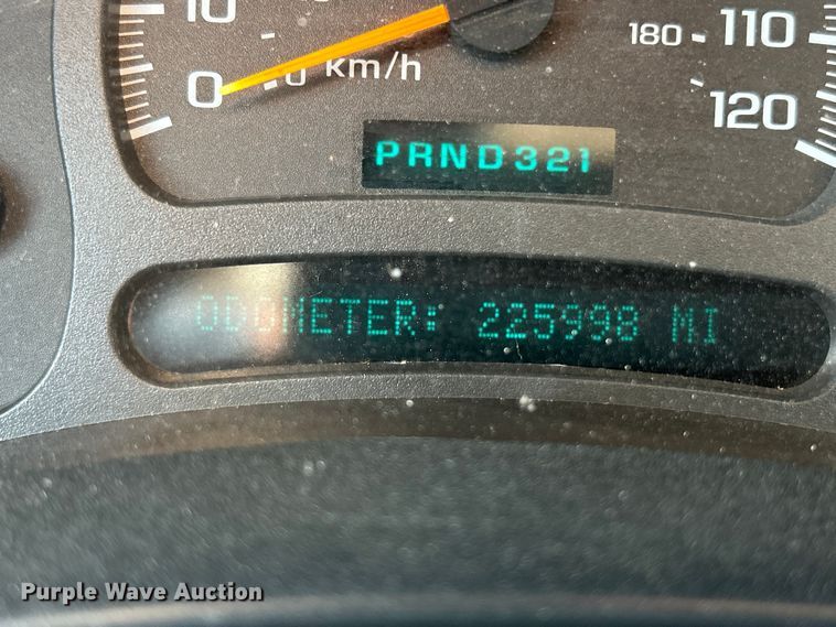 image for item ET6958 2004 Chevrolet Silverado 1500 pickup truck