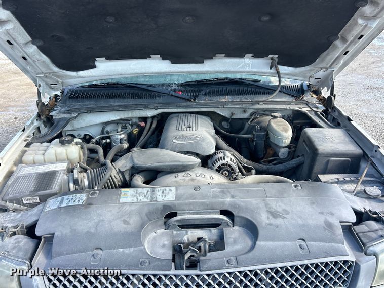 image for item ET6958 2004 Chevrolet Silverado 1500 pickup truck