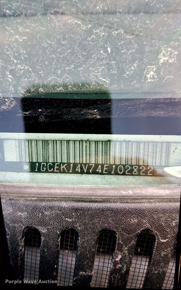 image for item ET6958 2004 Chevrolet Silverado 1500 pickup truck