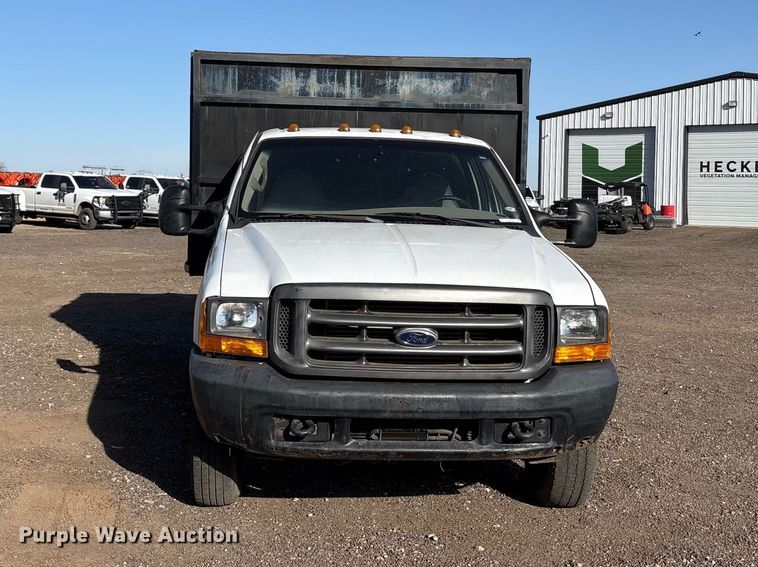 image for item EU0344 2001 Ford F350 Super Duty chip bed pickup truck