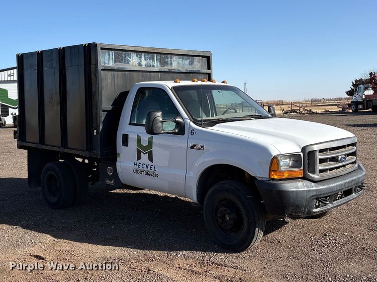 image for item EU0344 2001 Ford F350 Super Duty chip bed pickup truck