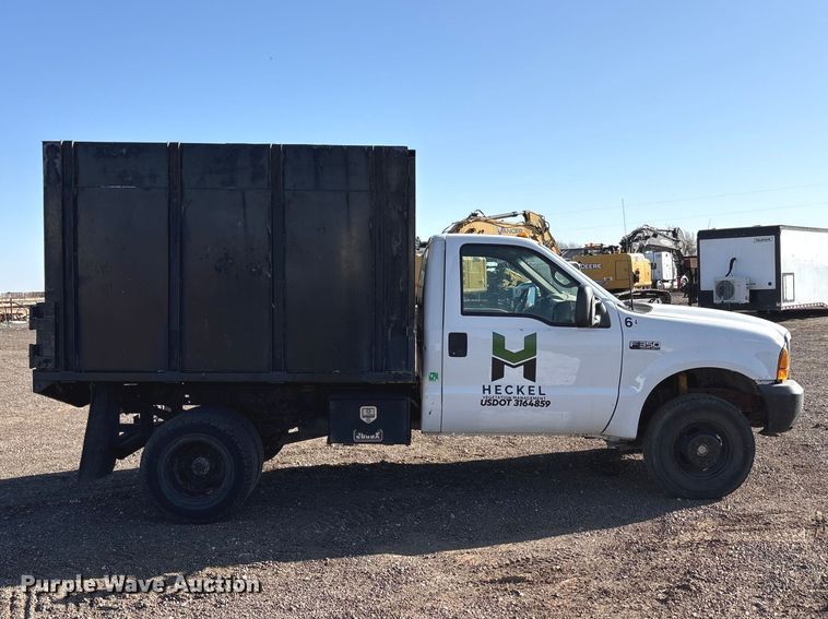 image for item EU0344 2001 Ford F350 Super Duty chip bed pickup truck