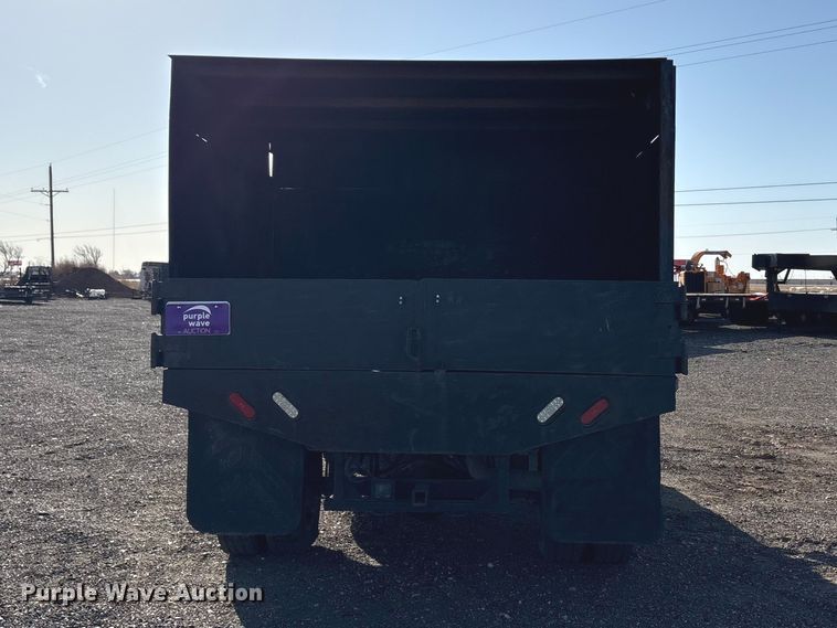 image for item EU0344 2001 Ford F350 Super Duty chip bed pickup truck