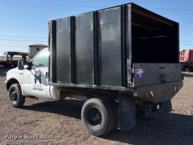 image for item EU0344 2001 Ford F350 Super Duty chip bed pickup truck