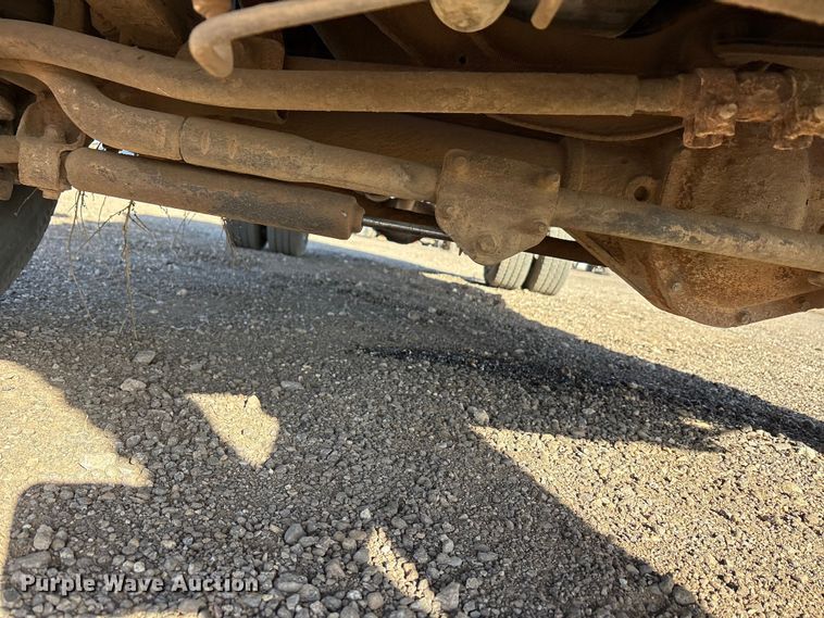 image for item EU0344 2001 Ford F350 Super Duty chip bed pickup truck