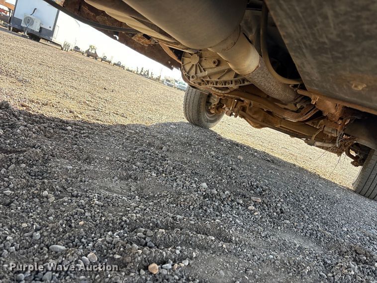 image for item EU0344 2001 Ford F350 Super Duty chip bed pickup truck