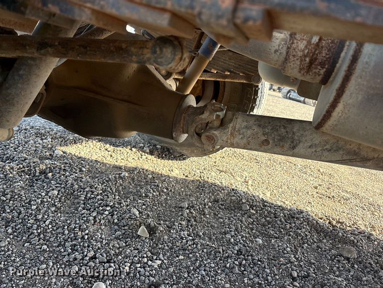 image for item EU0344 2001 Ford F350 Super Duty chip bed pickup truck