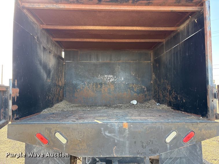 image for item EU0344 2001 Ford F350 Super Duty chip bed pickup truck