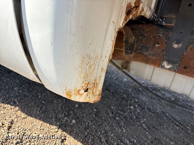 image for item EU0344 2001 Ford F350 Super Duty chip bed pickup truck