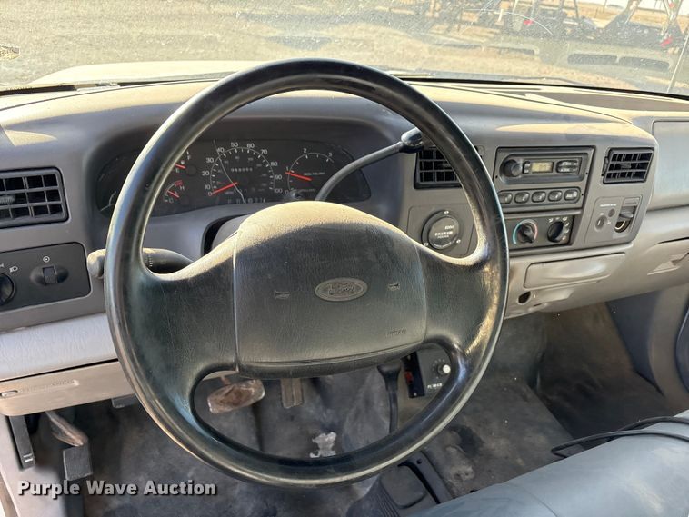 image for item EU0344 2001 Ford F350 Super Duty chip bed pickup truck