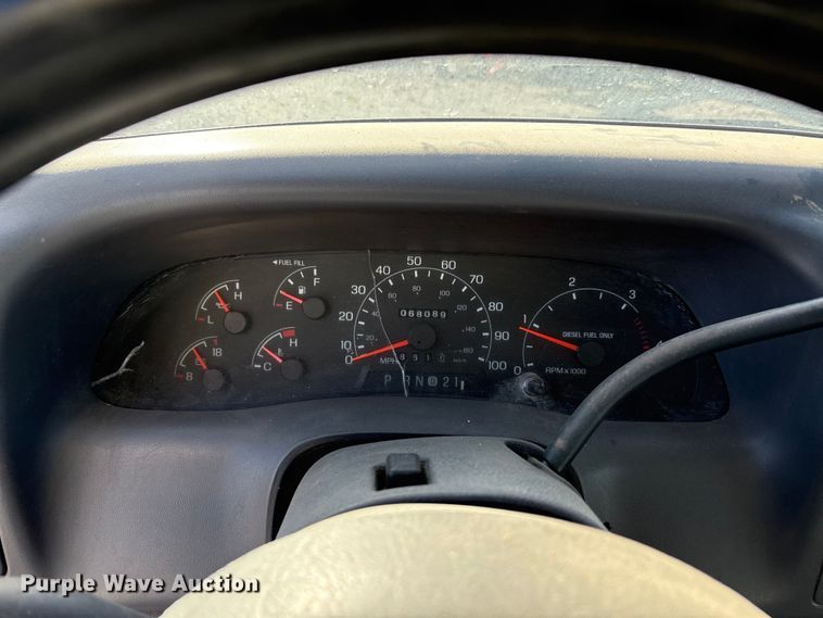 image for item EU0344 2001 Ford F350 Super Duty chip bed pickup truck