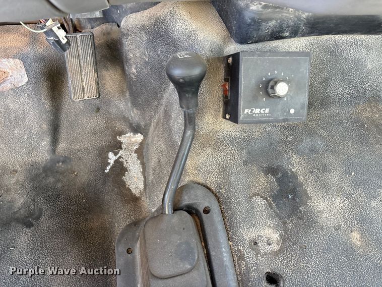 image for item EU0344 2001 Ford F350 Super Duty chip bed pickup truck