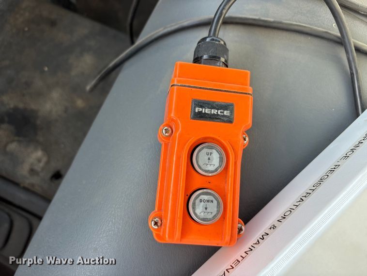 image for item EU0344 2001 Ford F350 Super Duty chip bed pickup truck