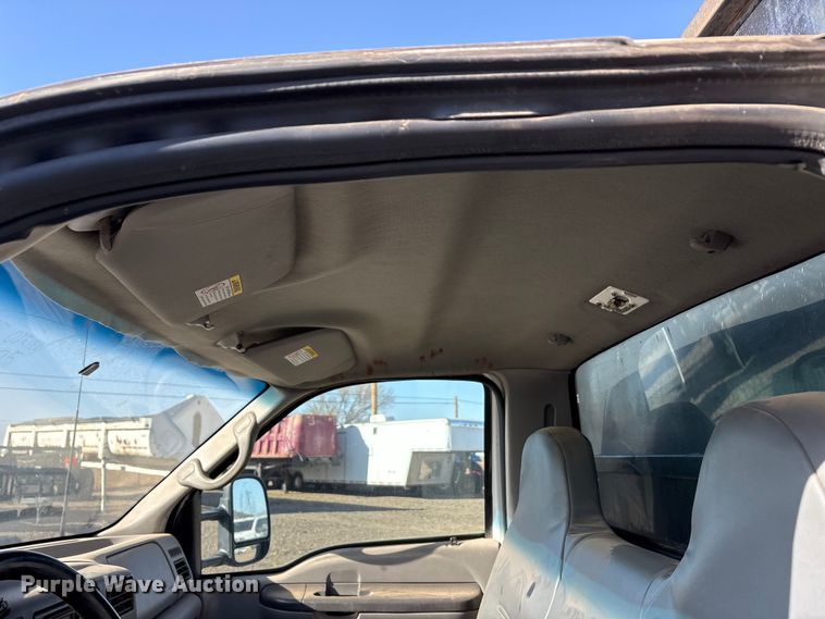 image for item EU0344 2001 Ford F350 Super Duty chip bed pickup truck