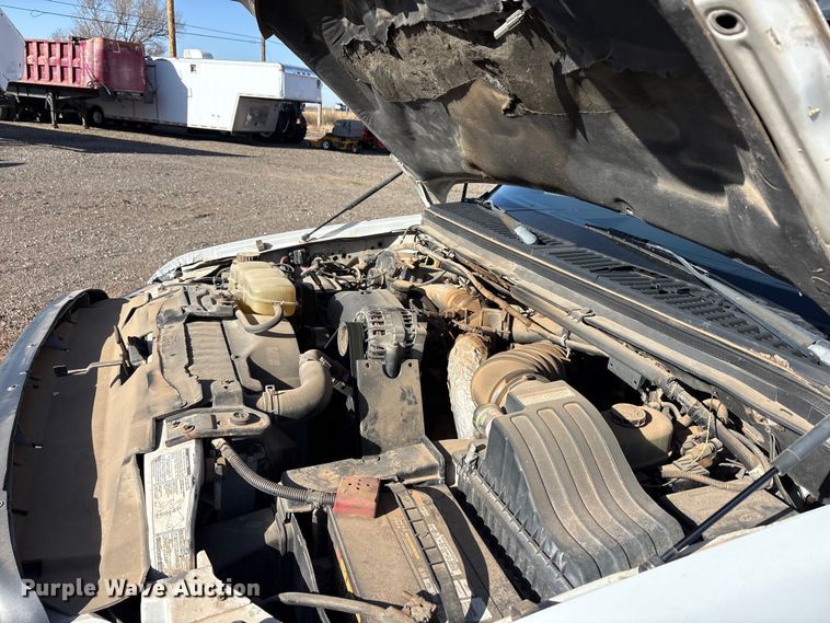 image for item EU0344 2001 Ford F350 Super Duty chip bed pickup truck