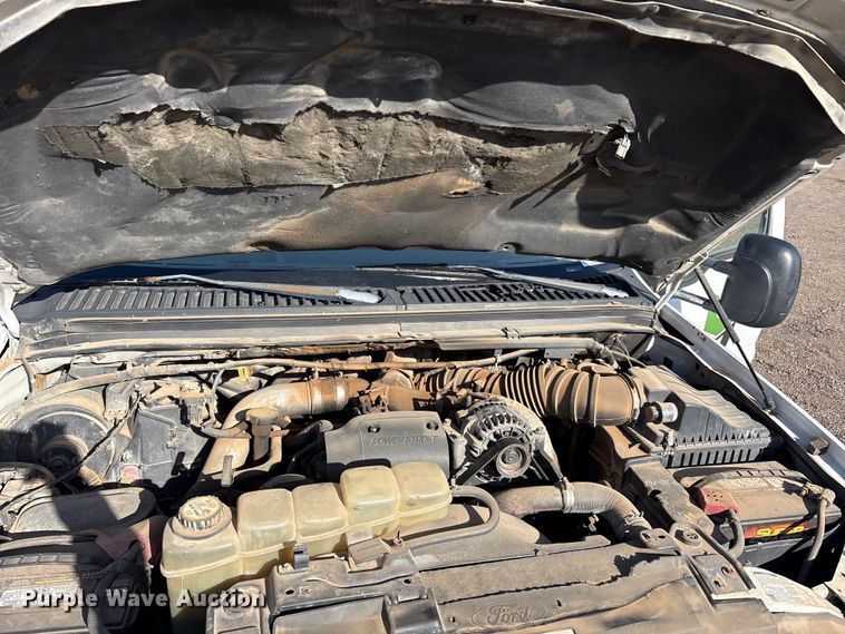 image for item EU0344 2001 Ford F350 Super Duty chip bed pickup truck