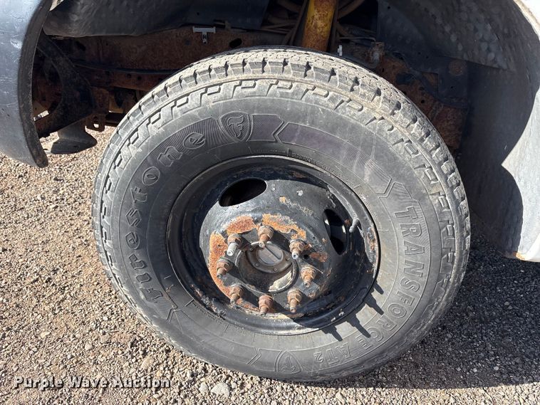 image for item EU0344 2001 Ford F350 Super Duty chip bed pickup truck