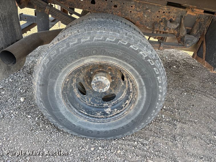 image for item EU0344 2001 Ford F350 Super Duty chip bed pickup truck