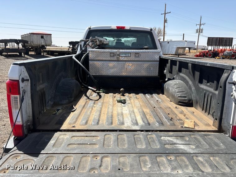 image for item EU0361 2019 Ford F250 Super Duty Crew Cab pickup truck