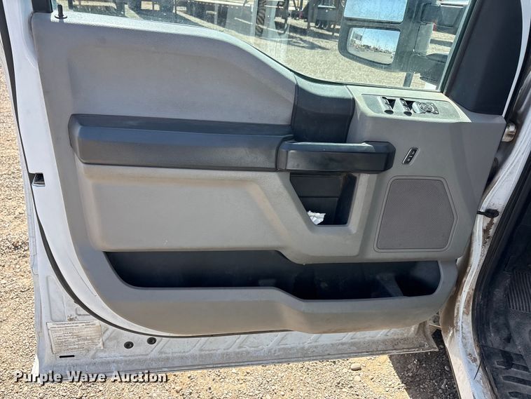 image for item EU0361 2019 Ford F250 Super Duty Crew Cab pickup truck