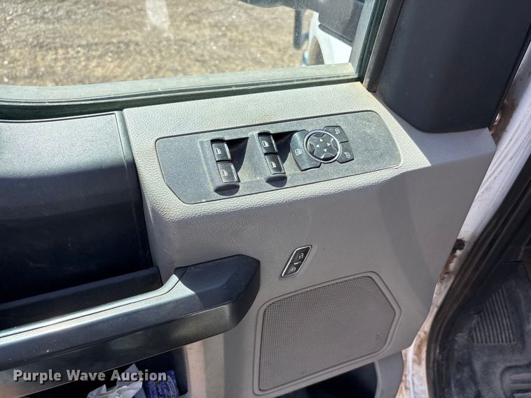 image for item EU0361 2019 Ford F250 Super Duty Crew Cab pickup truck