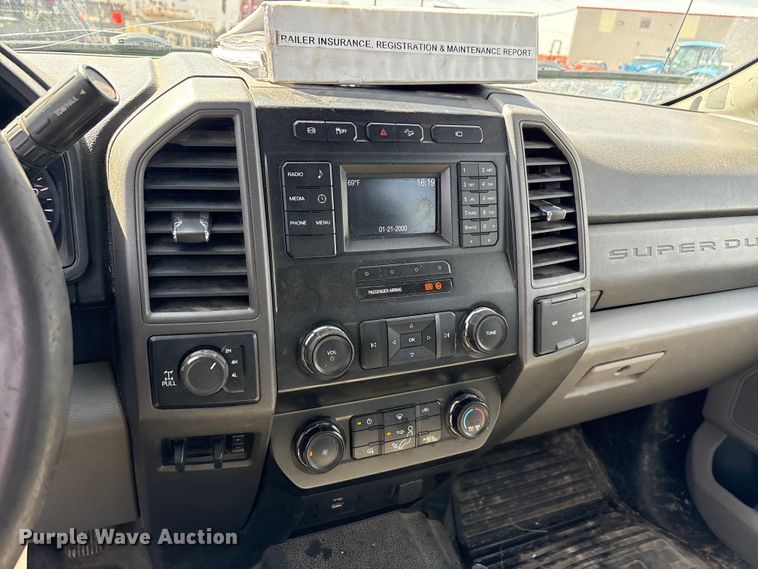 image for item EU0361 2019 Ford F250 Super Duty Crew Cab pickup truck