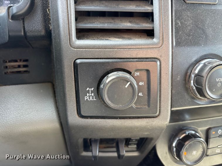 image for item EU0361 2019 Ford F250 Super Duty Crew Cab pickup truck