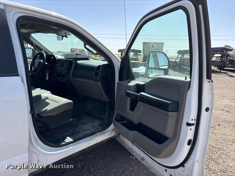 image for item EU0361 2019 Ford F250 Super Duty Crew Cab pickup truck