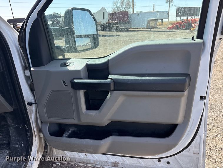 image for item EU0361 2019 Ford F250 Super Duty Crew Cab pickup truck