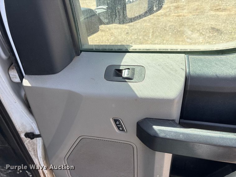 image for item EU0361 2019 Ford F250 Super Duty Crew Cab pickup truck