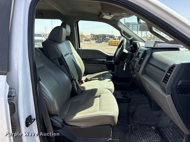 image for item EU0361 2019 Ford F250 Super Duty Crew Cab pickup truck