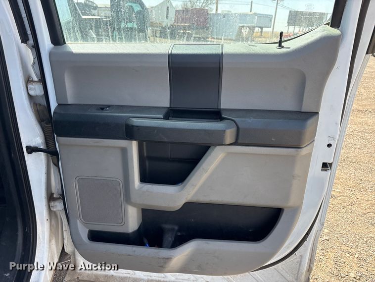 image for item EU0361 2019 Ford F250 Super Duty Crew Cab pickup truck