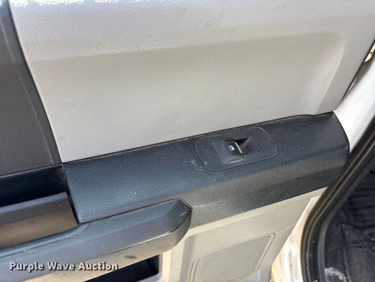 image for item EU0361 2019 Ford F250 Super Duty Crew Cab pickup truck