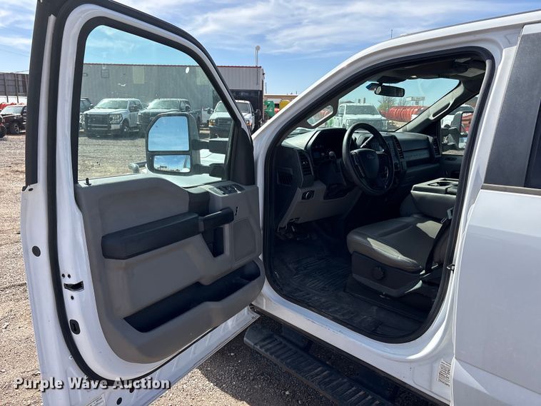 image for item EU0381 2020 Ford F350 Crew Cab pickup truck