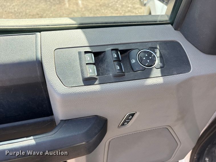 image for item EU0381 2020 Ford F350 Crew Cab pickup truck