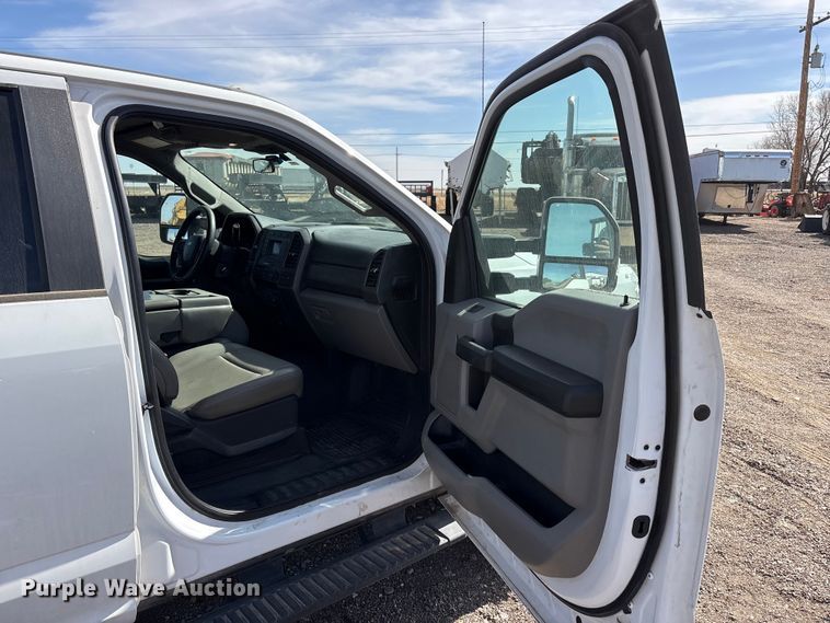 image for item EU0381 2020 Ford F350 Crew Cab pickup truck