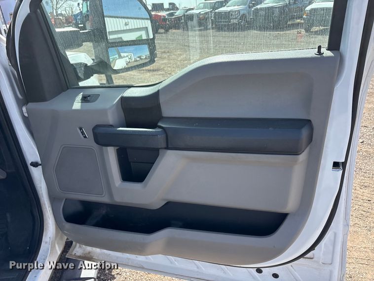 image for item EU0381 2020 Ford F350 Crew Cab pickup truck