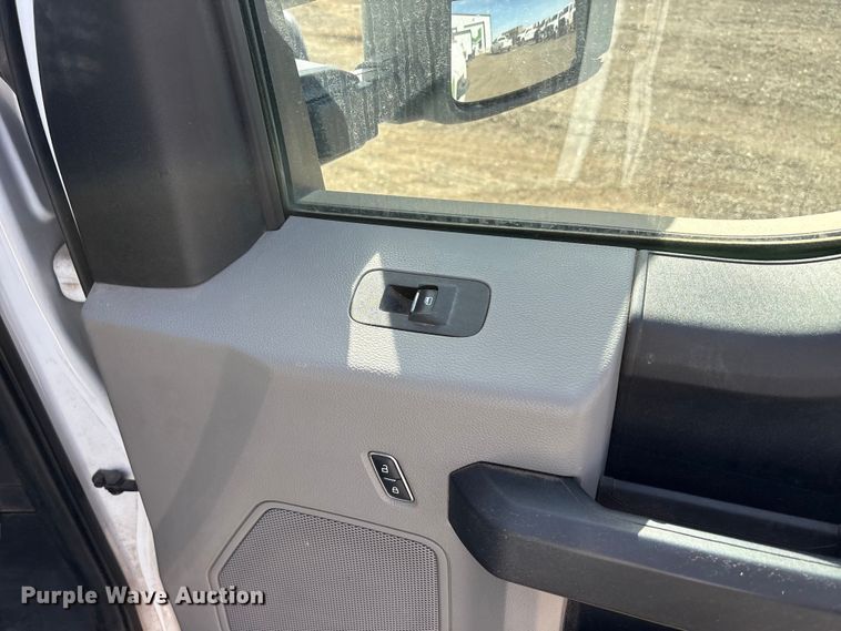 image for item EU0381 2020 Ford F350 Crew Cab pickup truck