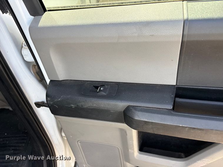 image for item EU0381 2020 Ford F350 Crew Cab pickup truck