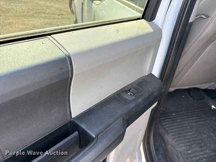 image for item EU0381 2020 Ford F350 Crew Cab pickup truck